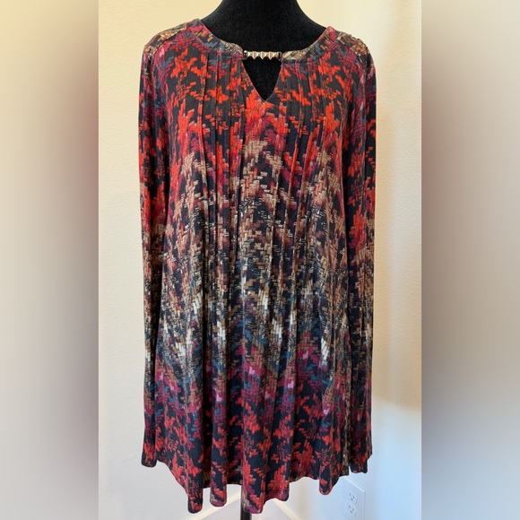 Cupio Red and Black Houndstooth Patterned Top-Large - Picture 2 of 8